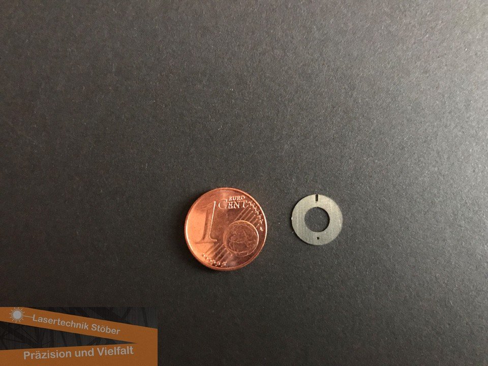 teil-mit-0.5-mm-bohrung