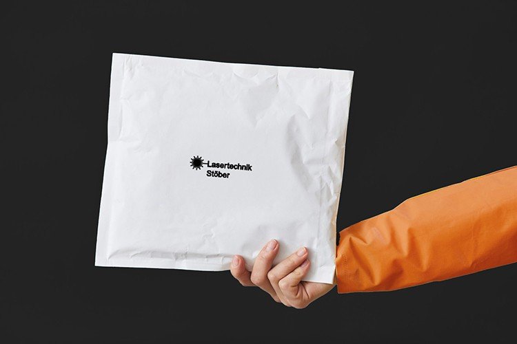 stoeber_deliver_parcel